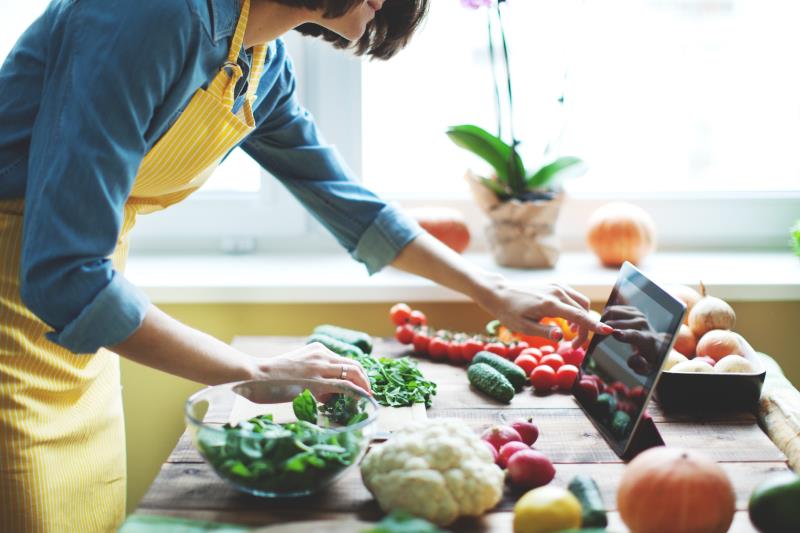 How has the UK Fresh Produce market performed in 2017?